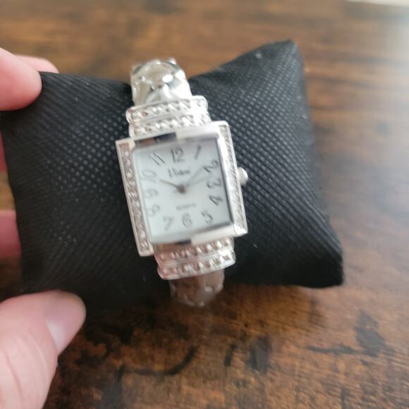 Vintage Watches Vivani Ladies Silver Quartz Bracelet Watch with Rhinestones - Picture 6 of 10